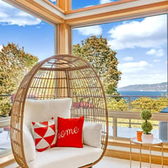 Purple House w, Water View, 3 Decks, Gym, UW