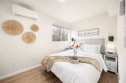 3BR Modern Townhome w, Parking Near UW & Childrens Hospital