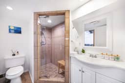Artist 750sqft 2BR Basement, Maple Leaf Park