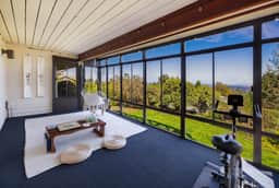 Bellevue Somerset 2BR w, Sunroom & Sweeping Views