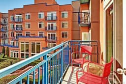 DT Designer's 2BR Condo Parking, Tub, Pool - 99 walk score