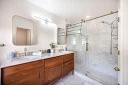 Kirkland Elegant 4B 2,5B Family Retreat with Designer Decor