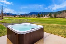Luxury Ski & Golf 4BR Retreat w/EV outlet, Hot Tub