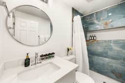 Modern 1BR Designer's Oasis 1min to I-5, Costo