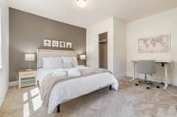 Modern 2BR in DT Renton, 3 AC, WS 95, Shop&Parks