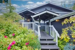 Modern 2BR2BA Kirkland Home, Walk to Beach Park