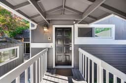 Modern 2BR2BA Kirkland Home, Walk to Beach Park