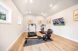 Pet Friendly 1BR Basement w, Gym, Near UW &Hospital