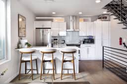 Eco-Friendly 3BR Retreat w, UW & Hospital