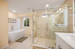 Bellevue Family-Friendly 4BR Home, Near Issaquah - Image 3