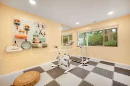 Bellevue Family-Friendly 4BR Home, Near Issaquah - Image 4