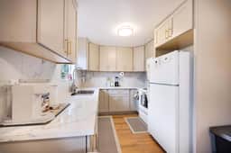 Spacious 2BR Home, Near UW, Parks & Station