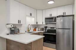 Brand New 2BR Queen Anne Condo, Designer's Taste - Image 3