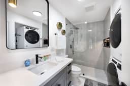 Brand New 2BR Queen Anne Condo, Designer's Taste - Image 5