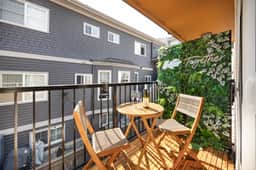 Modern 2BR Queen Anne Condo, Walk to Downtown - Image 4