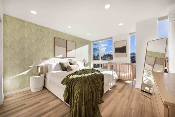 2022 Modern 3BR, Tesla Charger, City Views