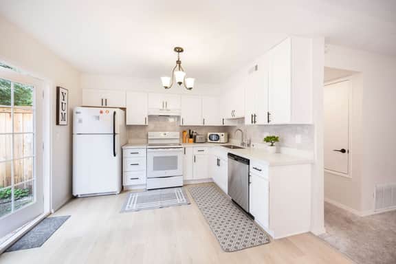 4B TH in Kirkland, Woodinville, Prime Location