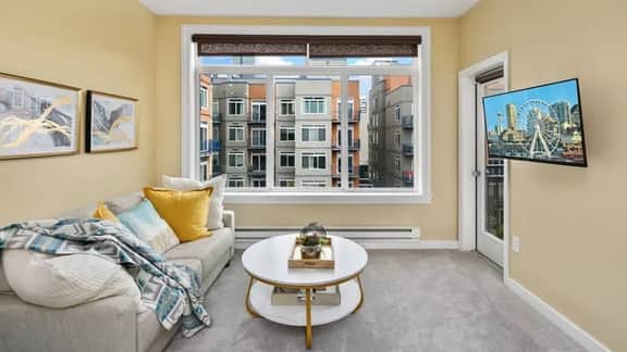 Amazing Courtyard View DT Parking tub pool 99 WS