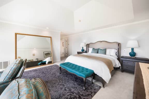 Bellevue 5,140 SqFt Villa , Water & City Views