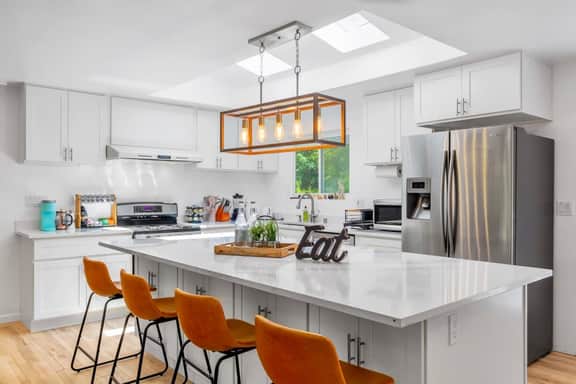 Bothell Family Friendly Modern Home, 2 AC, I405