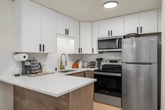 Brand New 2BR Queen Anne Condo, Designer's Taste