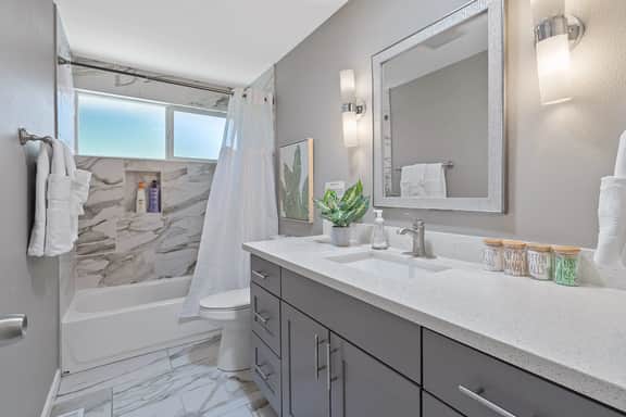 Chic Kirkland Home Overlooking Windsor Vista Park