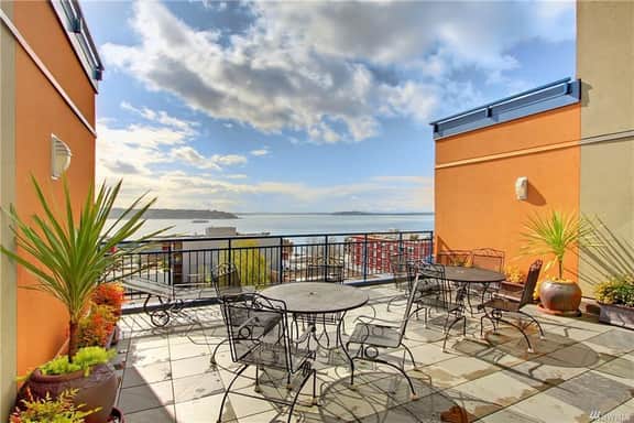 DT Designer's 2BR Condo Parking, Tub, Pool - 99 walk score