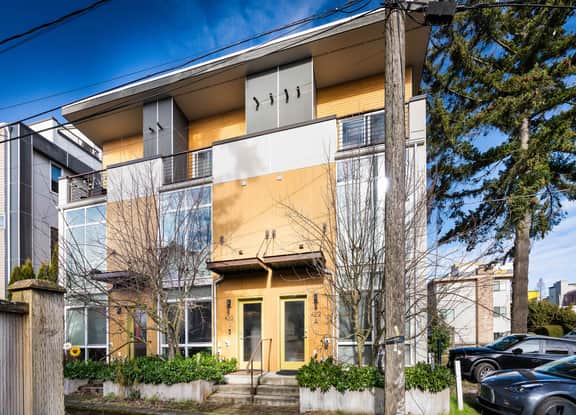 Designer Fremont Retreat w, Mount Views & Office
