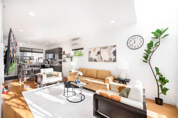 Designer Fremont Retreat w, Mount Views & Office