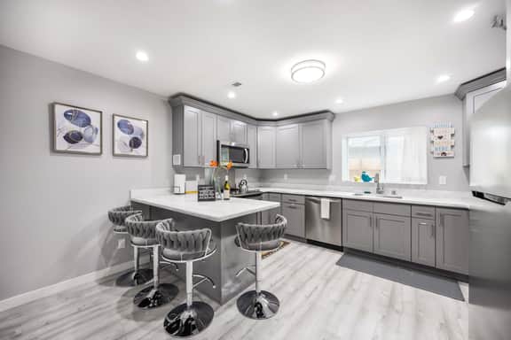 Kirkland Home with 2 Queen Beds - Totem Lake Village