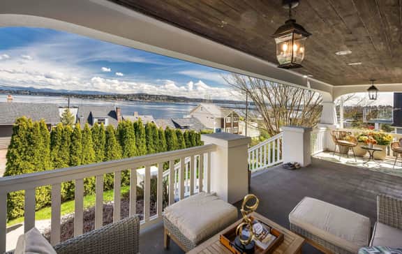 Leschi Retreat w, Breathtaking Water View,Sleeps 14