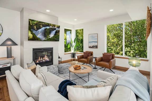 Luxury 6 BR Mansion w, Water Views & Walk to Beach