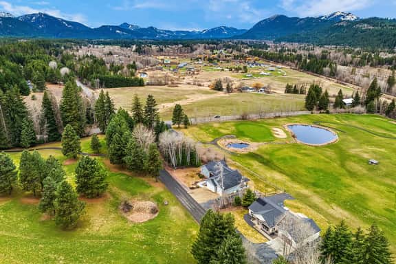 Luxury Ski & Golf 4BR Retreat w/EV outlet, Hot Tub