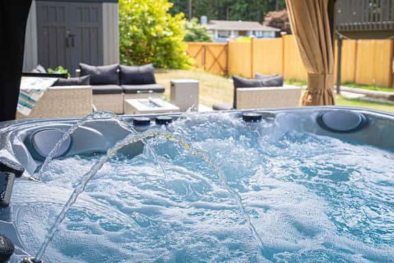 Lynnwood Modern Basement, Hot Tub, Private Entry
