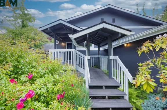 Modern 2BR2BA Kirkland Home, Walk to Beach Park