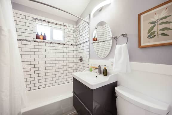Modern Single-Level 2BR, Easy Access & Office
