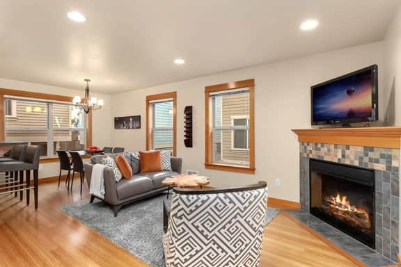 Modern Townhouse near DT Seattle & Stadium, Parking