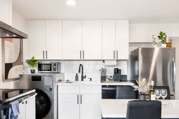 Modern 2BR • Near DT + Stadiums • Parking