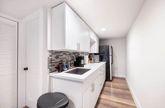 Pet Friendly 1BR Basement w, Gym, Near UW &Hospital