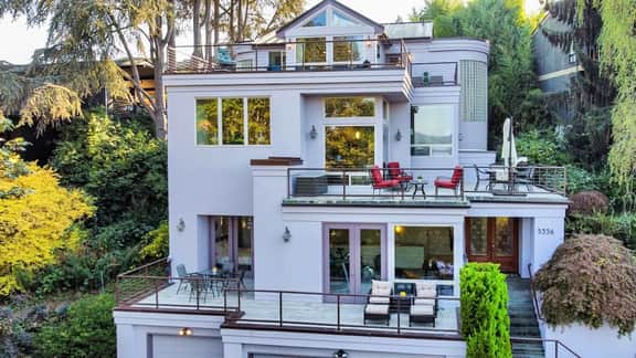 Purple House w, Water View, 3 Decks, Gym, UW