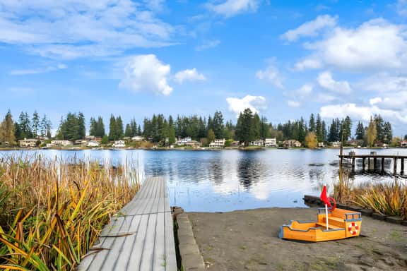 Serene Waterfront Escape w, Amazing View & Hot Tub