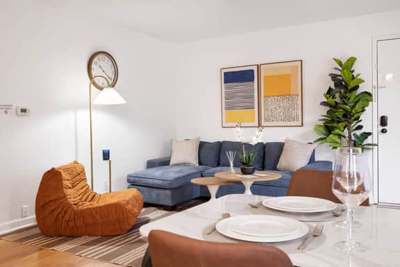 2BR Seattle Cozy Stay, AC, Near UW & Transit