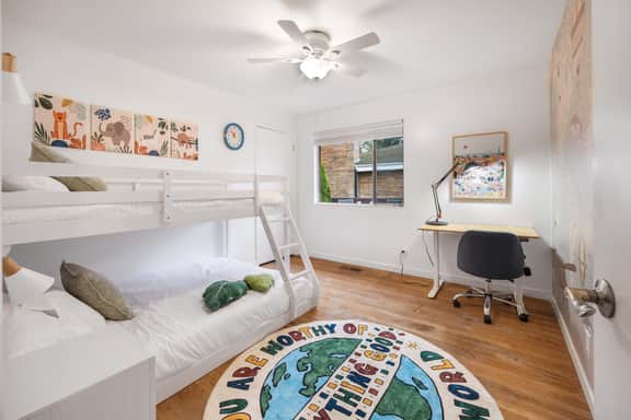 Spacious 2BR Home, Near UW, Parks & Station