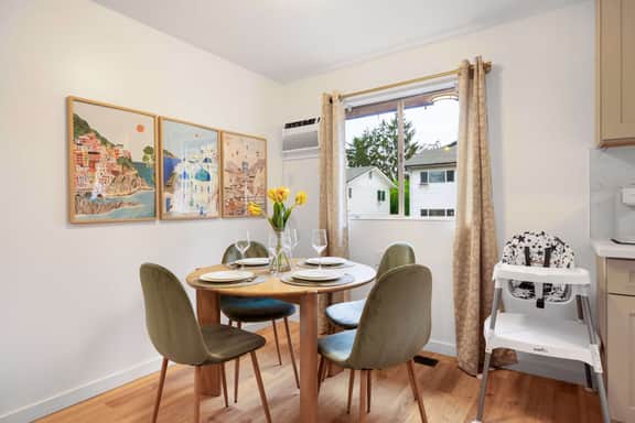 Spacious 2BR Home, Near UW, Parks & Station