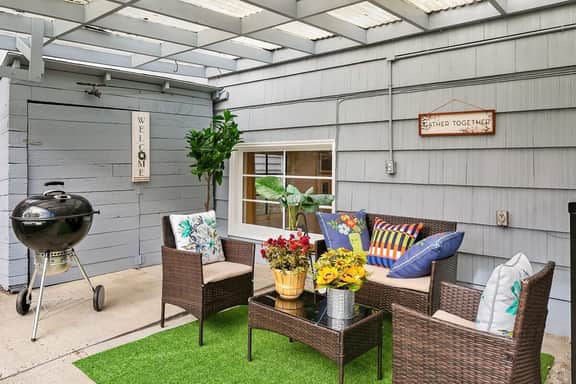Cozy Getaway Yard Home with BBQ - UW - Children Hospital