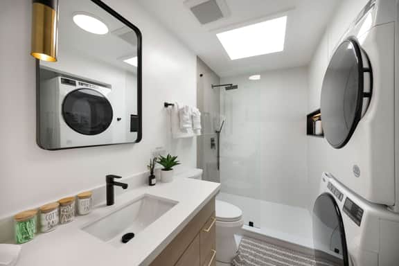 Brand New 2BR Condo in Queen Anne, Walk to Space Needle - Image 4
