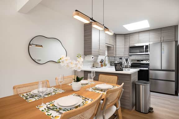 Modern 2BR Queen Anne Condo, Walk to Downtown - Image 2