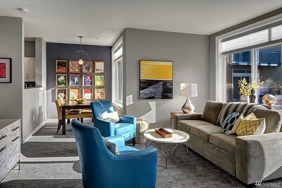 DT Designer's 2BR Condo Parking, Tub, Pool - 99 walk score