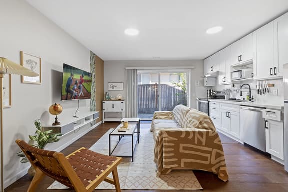 Designer Daylight Basement, Near Edmonds Downtown