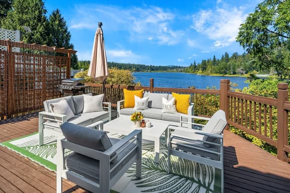 European White Castle on Lake Desire, Private Dock